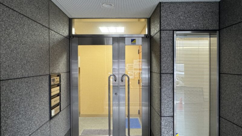 Glass entrance doors of the Yanagibashi T.I. Building
